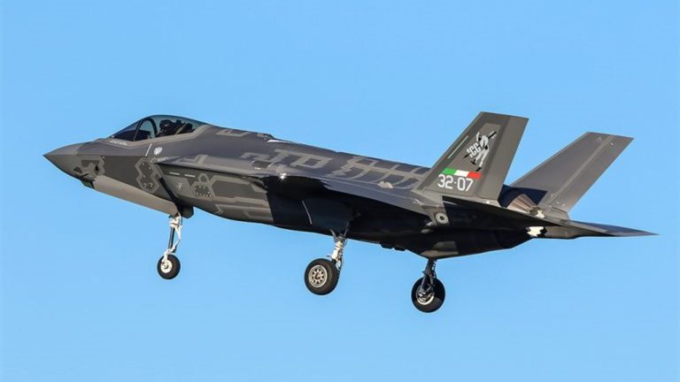 M5S, tensioni per l’acquisto dei super caccia F-35 per il prossimo triennio
