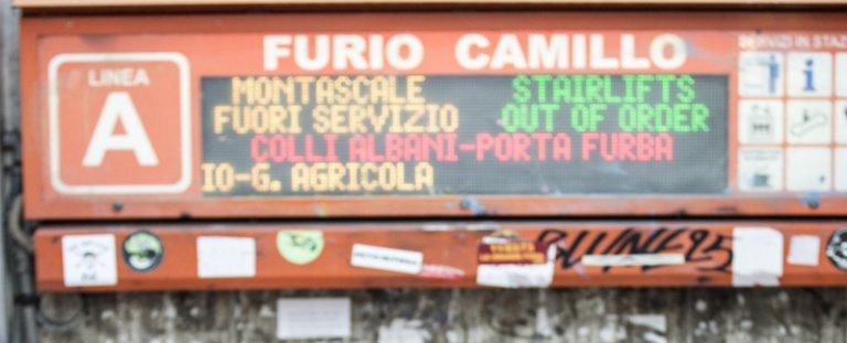 Senza pace la metro A della Capitale: scale mobile fuori uso e stazione chiusa a Furio Camillo