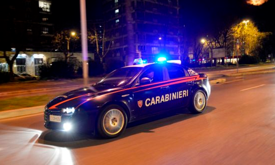 Falconara Marittima (Ancona), bulgara lancia varecchina al volto di un uomo