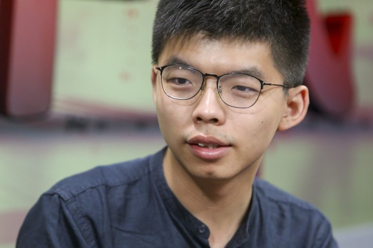 Hong Kong, l’attivista politico Joshua Wong bandito dalle elezioni per il consiglio distrettuale della città