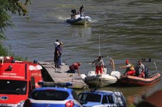 Roma, un uomo tenta il suicidio gettandosi nel Tevere: salvato dai sommozzatori