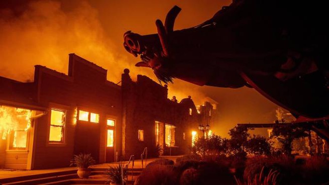California, emergenza incendi: tra gli evacuati anche l’ex governatore Arnold Schwarzenegger