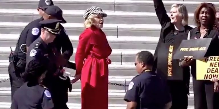 Usa, proteste in difesa del clima: arrestata nuovamente Jane Fonda