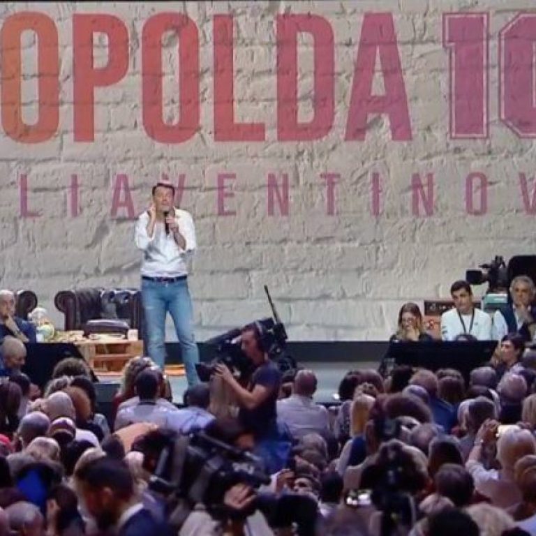 Firenze, al via la Leopolda 10 di Matteo Renzi: “Non ci sottovalutate”