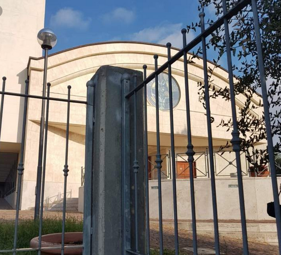 E’ scomparsa la statua della Madonna dal giardino della chiesa S.S. Trinità