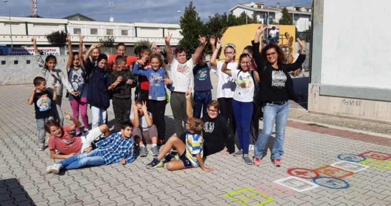 Coloriamo la nostra scuola, alla Melone anche i ragazzi di “Piccolo fiore” di Ladispoli