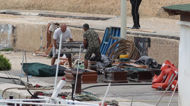 Lampedusa, si cercano i dispersi del naufragio della scorsa notte