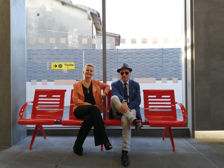 Cerenova, alla Stazione Ferroviaria una panchina rossa