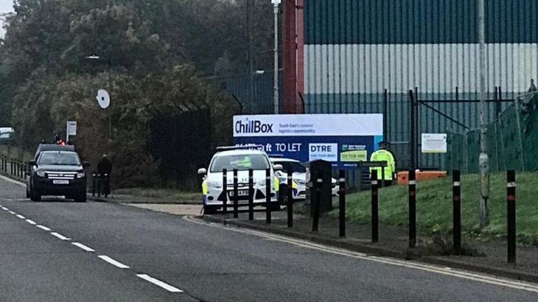 Gran Bretagna, rinvenuti 39 cadaveri dentro un Tir nell’Essex: arrestato l’autista