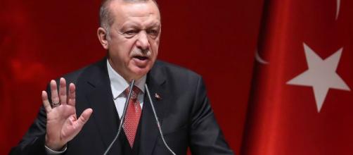Il premier Erdogan ‘avverte’: Se non ci fossi l’Europa sarebbe invasa da migranti e rifiugiati