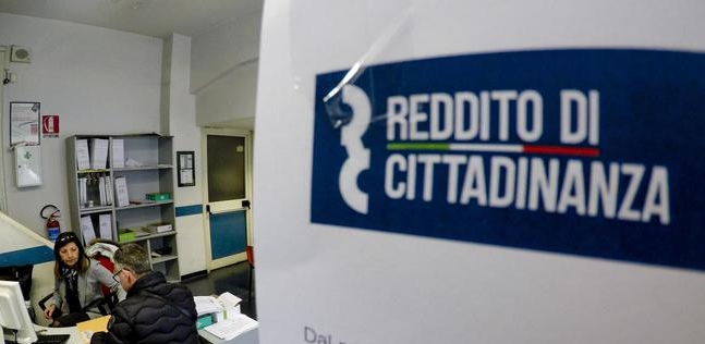 Floridia (Siracusa), beneficiava del reddito di cittadinanza ma aveva la Porsche: arrestato 41enne spacciatore