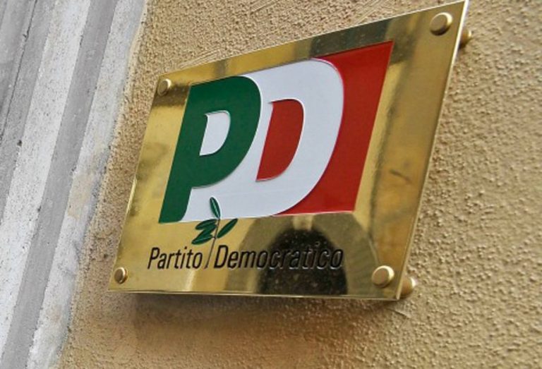 La porta girevole del circolo PD a Cerveteri