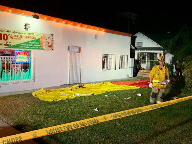 Usa, festa di Halloween in una casa a Los Angeles si trasforma in tragedia: tre morti e nove feriti in una sparatoria