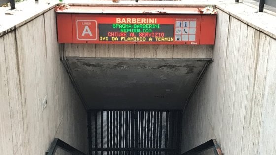 Roma, la stazione della metro A Barberini riaprirà solo “a metà” a dicembre