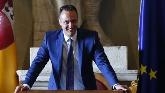 Roma, Marcello De Vito è tornato in Campidoglio a presiedere l’assemblea capitolina