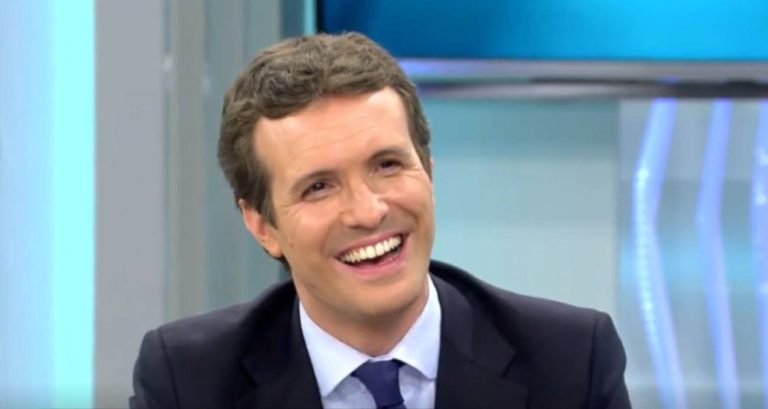 Spagna, Pablo Casado (Partito Popular) tende la mano ai socialisti per fare una coalizione di governo