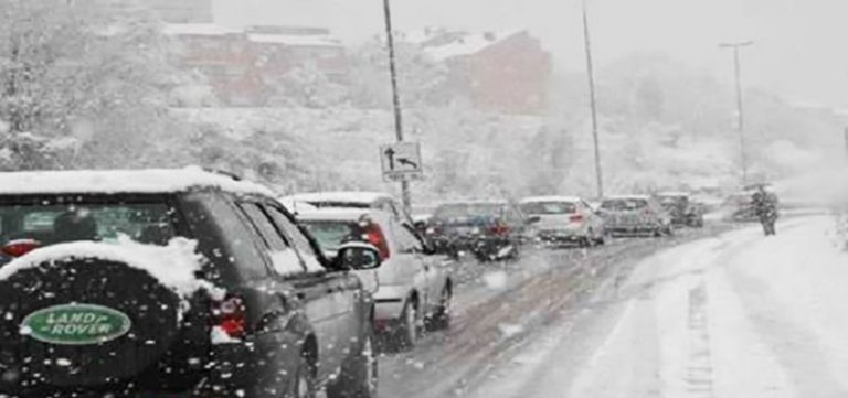 Dolomiti, pesanti disagi per la mobilità a causa delle forti nevicate