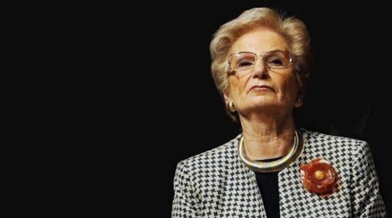 Insulti e minacce a Liliana Segre, il prefetto di Milano gli assegna la scorta: una vergogna tutta italiana