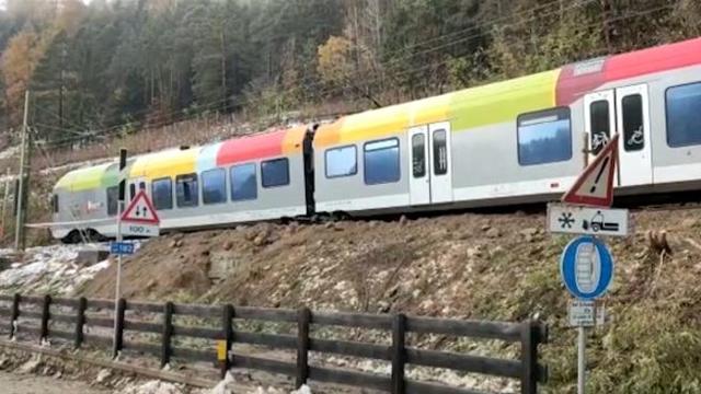 Val Pusteria, deraglia un treno per il maltempo: nessun ferito