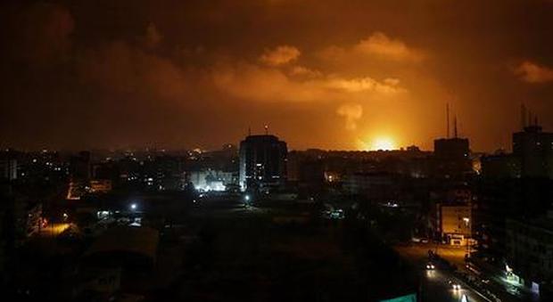 Gaza, raid aerei notturni israeliani contro obiettivi di Hamas