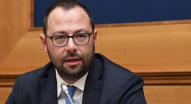 Manovra, parla il ministro Patuanelli: “Ci sono ben 23 miliardi di tasse in meno”