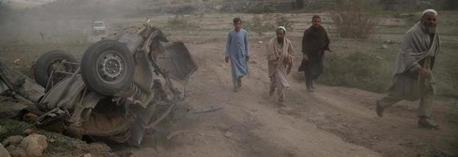 Afghanistan, otto ragazzi uccisi da una bomba lungo la strada di Takhar