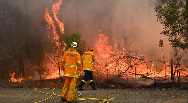 Australia, non si placa l’emergenza incendi: 150 proprietà distrutte, tre le vittime