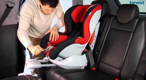 Seggiolini anti-abbandono: le sanzioni sono sospese sino al giugno 2020