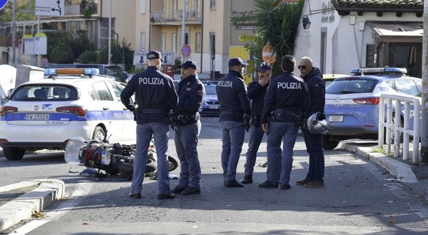 Roma, inseguimento in Corso Francia tra la polizia e due rapinatori di Rolex: arrestati i malviventi