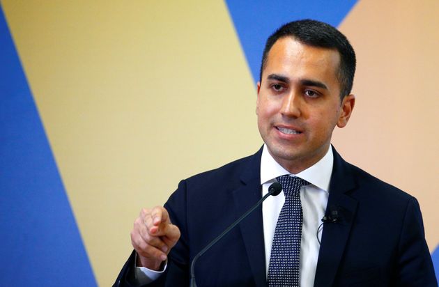 Luigi Di Maio punta i piedi sui negozi aperti la domenica: “Intervenga il governo”