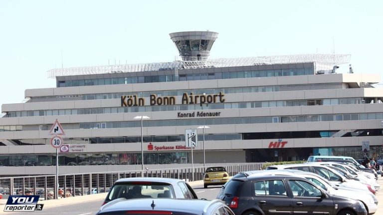 Colonia, arrestata turista colombiana con il passaporto falso: aveva la foto di star di Instagram