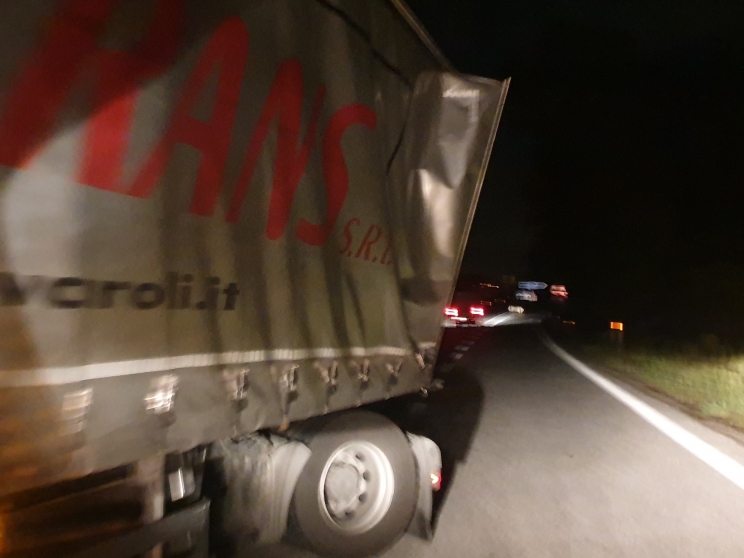 Piacenza, tir esce di strada: il conducente ungherese è in gravissime condizioni