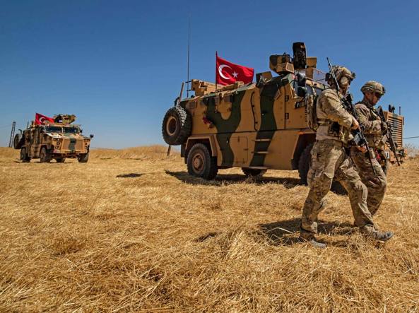 Siria, al via il pattugliamento congiunto di truppe turche e russe nel nord est del Paese