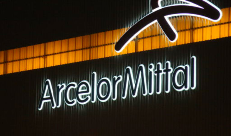 Taranto, la rabbia dell’indotto: “Da ArcelorMittal nessun bonifico”