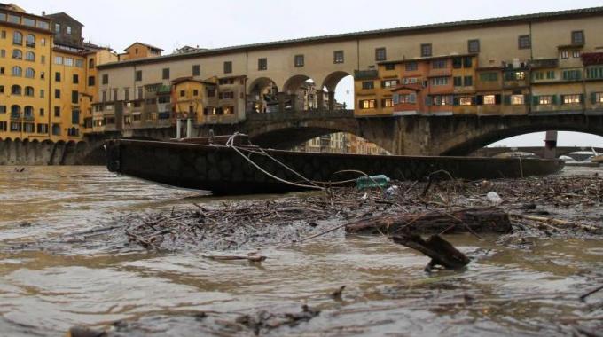 Maltempo, tutto sotto controllo per la piena dell’Arno a Firenze