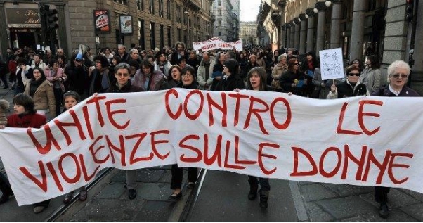 Roma, manifestazione contro la violenza sulla donne: In Italia ogni 72 ore avviene un femminicidio