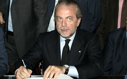 Napoli calcio, scoppia il caos: i giocatori si ribellano al ritiro imposto da De Laurentiis