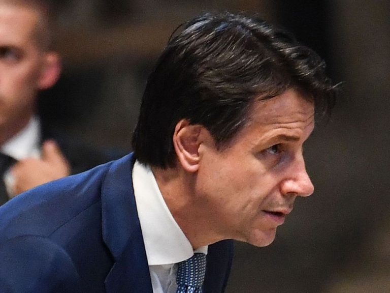 Governo, il premier Conte difende la manovra economica: i sindacati attaccano: “La rivalutazione delle pensioni è un’elemosina”