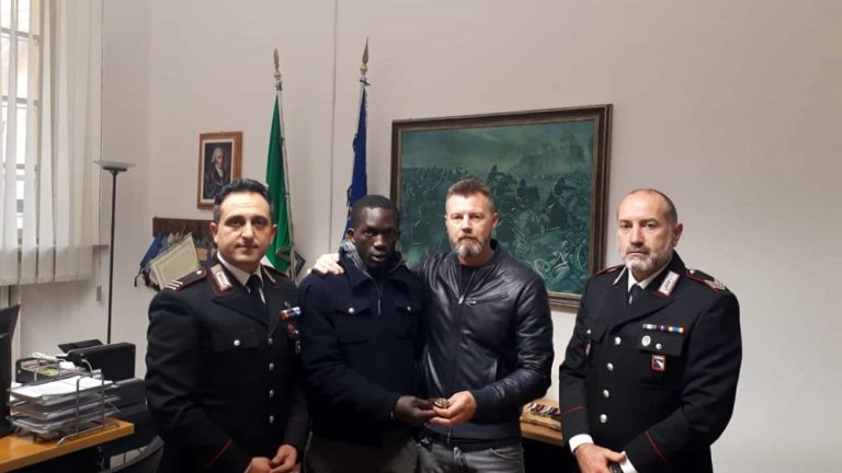 Cotorno (Parma), 21enne senegalese trova un Rolex e lo restituisce al proprietario che per ringraziarlo lo assume nella sua azienda