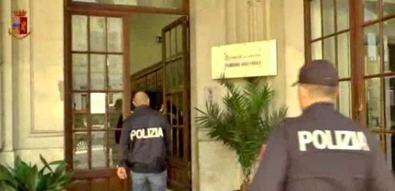 Ancona, processo per corruzione: il geometra dell’ufficio Manutenzione del Comune non risponde alle domande del gip
