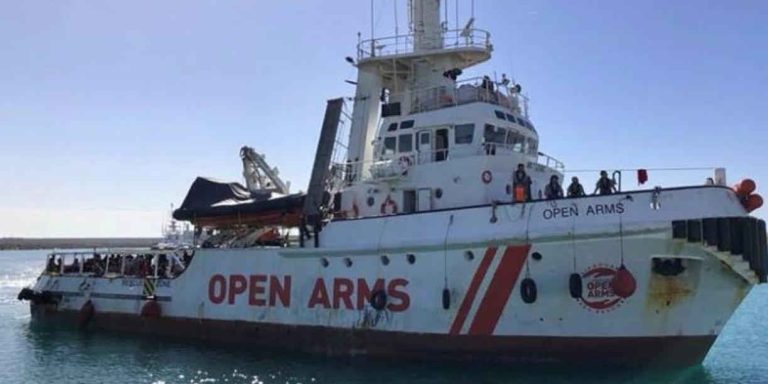 Migranti, nave di “Open arms” soccorre in mare 73 persone