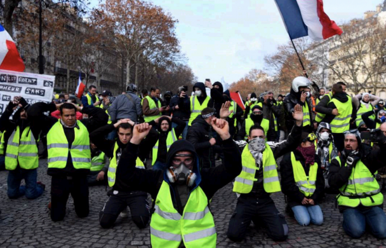 Parigi, sale la tensione per il primo anniversario delle proteste dei gilet gialli
