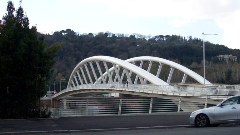 Roma, rinvenuto il cadavere di un uomo nel Tevere nei pressi del Ponte della Musica