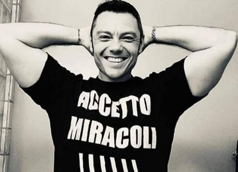 Musica, Tiziano Ferro al primo posto in classifica con “Accetto miracoli”
