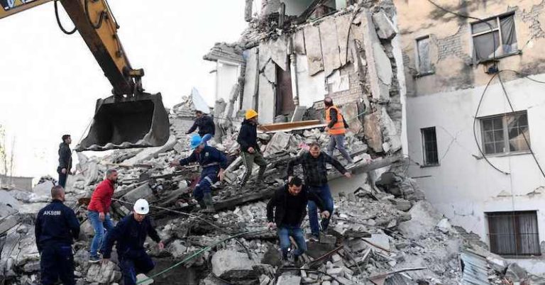 Albania, forte scossa di terremoto vicino Durazzo: 29 le vittime, 657 i feriti, molti i crolli. Oggi lutto nazionale