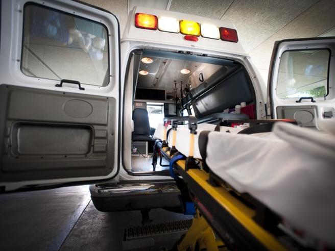 Torino, studente spagnolo di 22 anni cade dal balcone durante una festa: è in gravi condizioni