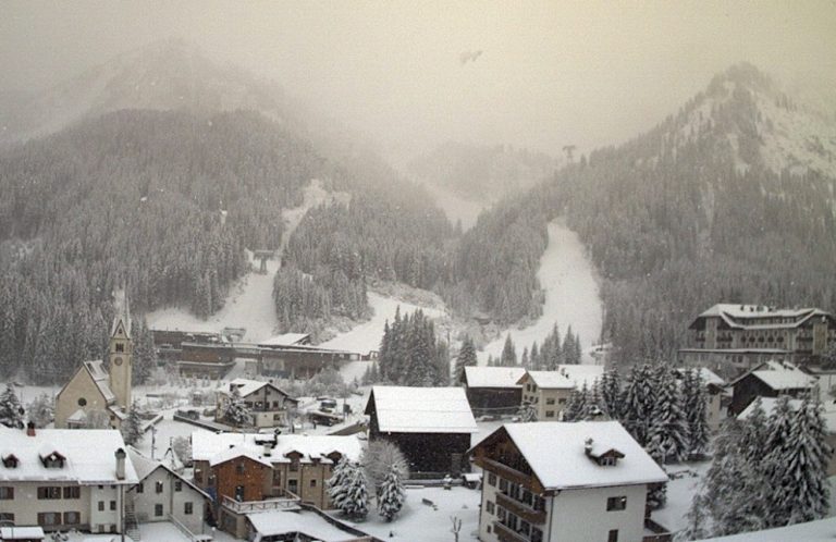 Dolomiti, inverno in anticipo: nevicate sotto i mille metri
