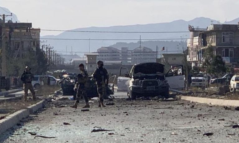 Afghanistan, autobomba a Kabul: morte sette persone