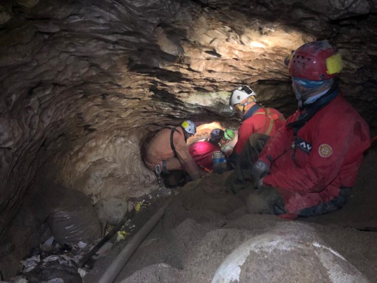 Grotta di Patone (Trento), salvati cinque speleologi