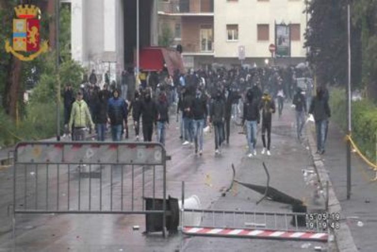 Roma, arrestati 13 ultrà della Lazio: “Personalità prepotenti, aggressive e prive di freni inibitori”